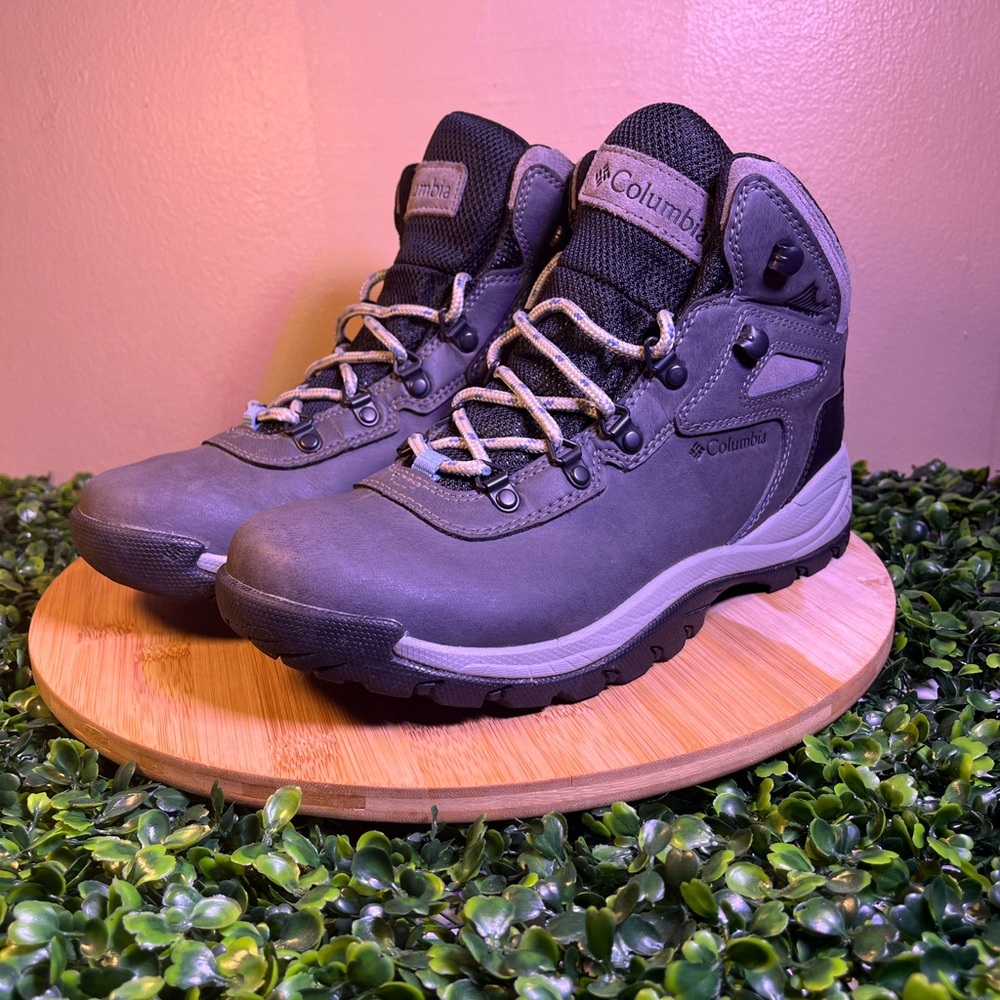 🔥 COLUMBIA NEWTON RIDGE PLUS WATER PROOF GREY HIKING BOOTS WOMEN SIZE 8.5 - Picture 2 of 8